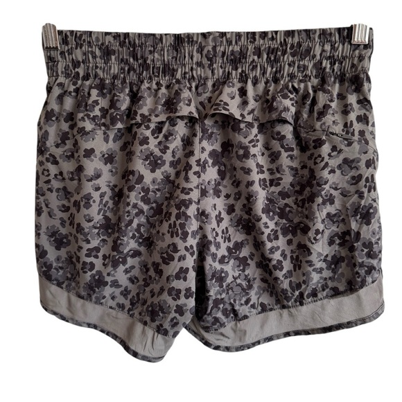 Athleta Print Printed Mesh Run Racer Short 4", Gray/Black Leopard, Size XS - Picture 5 of 7